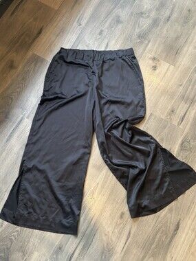 Women’s Express Black Satin Wide Leg Pants With Slits And Pockets Size Large